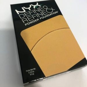 NYX DEFINE & REFINE POWDER FOUNDATION LIGHT PALE